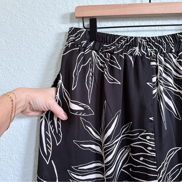 NWOT•Vada Winter•Valencia Pant in Black - Picture 2 of 9